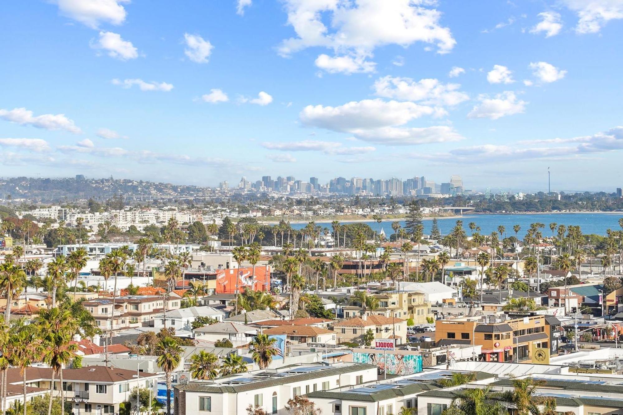 Oceanfront Paradise With Sunset Balcony, Pool, Spa, Access And Parking * San Diego