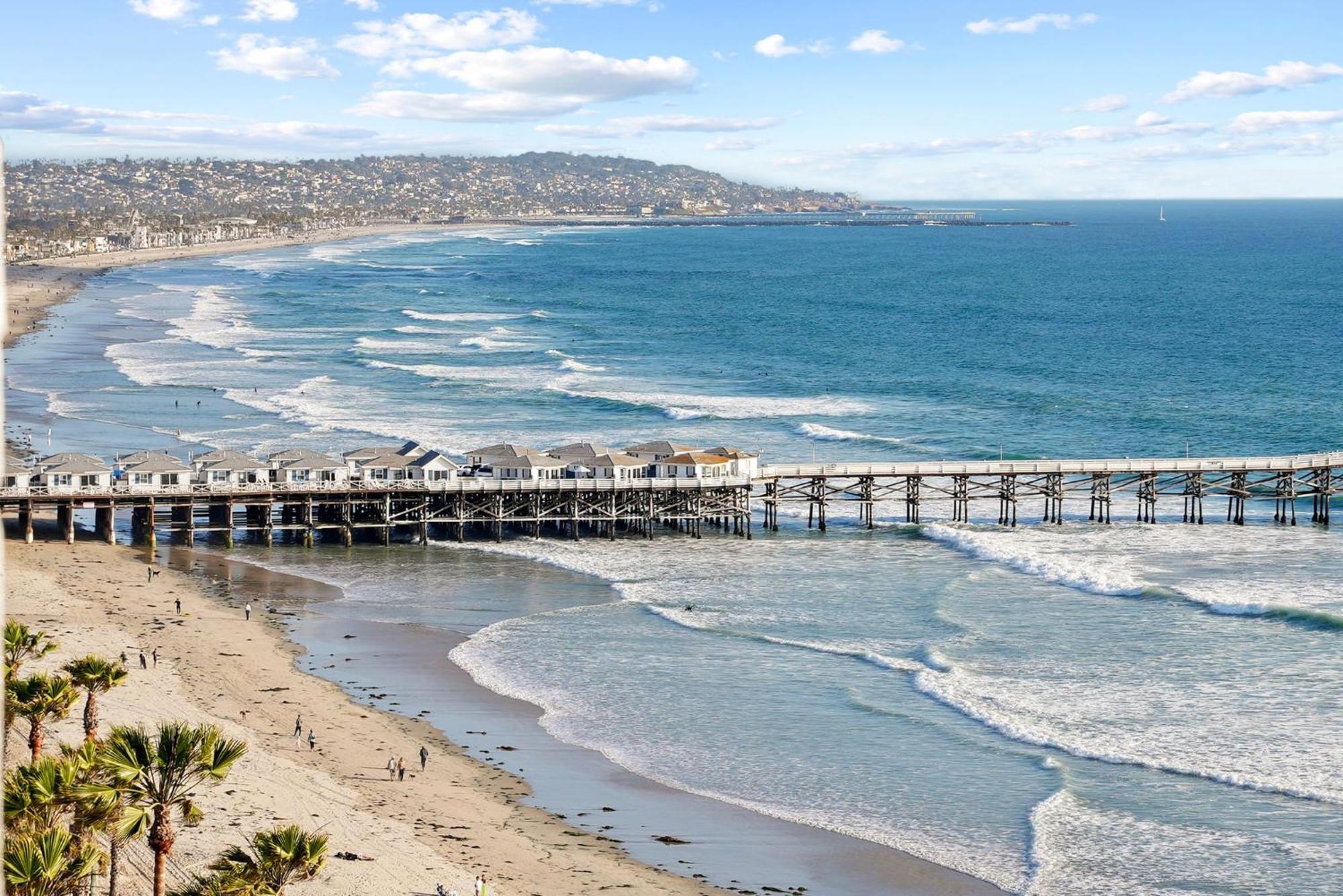 Holiday home Oceanfront Paradise With Sunset Balcony, Pool, Spa, Access And Parking San Diego
