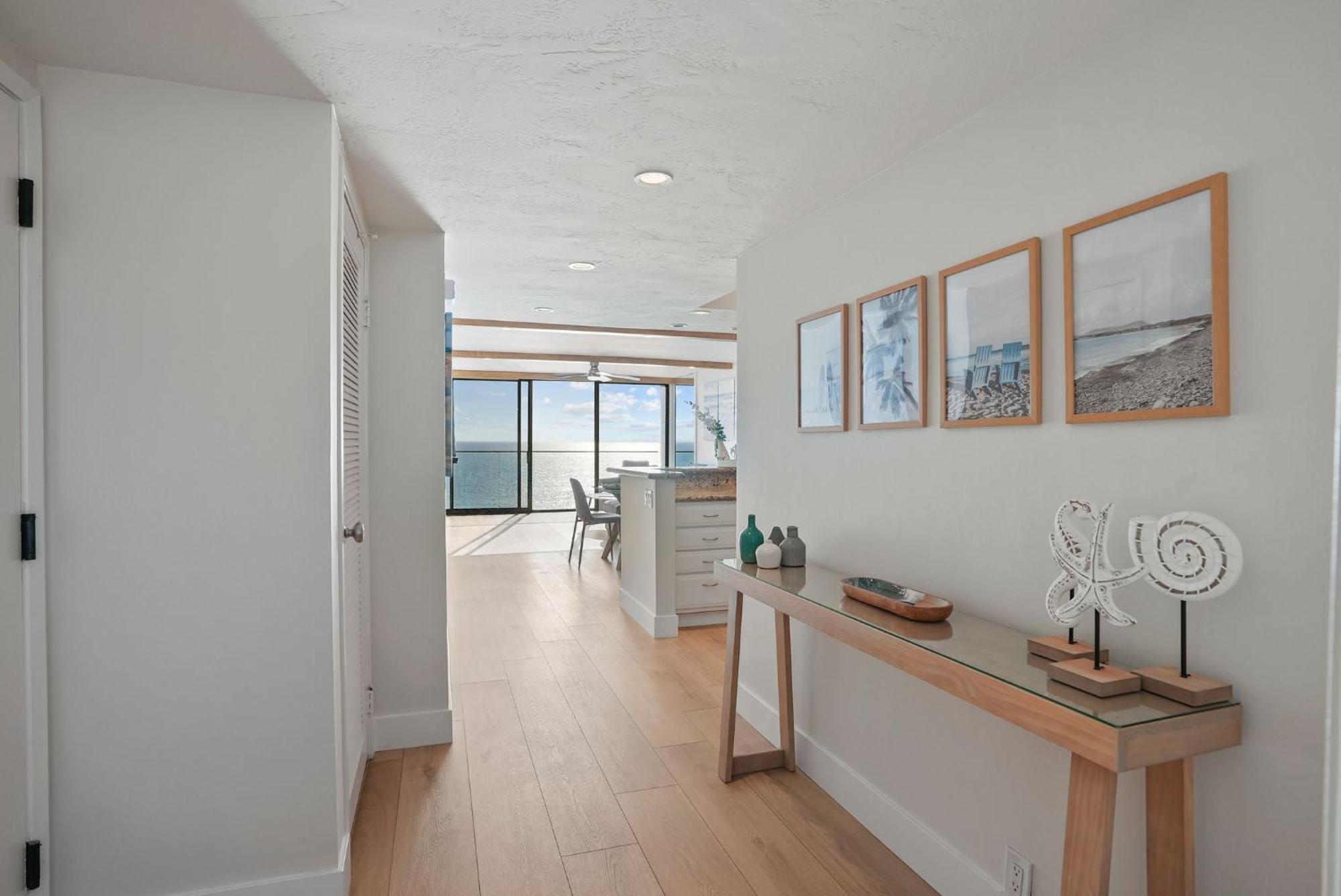 Oceanfront Paradise With Sunset Balcony, Pool, Spa, Access And Parking Holiday home