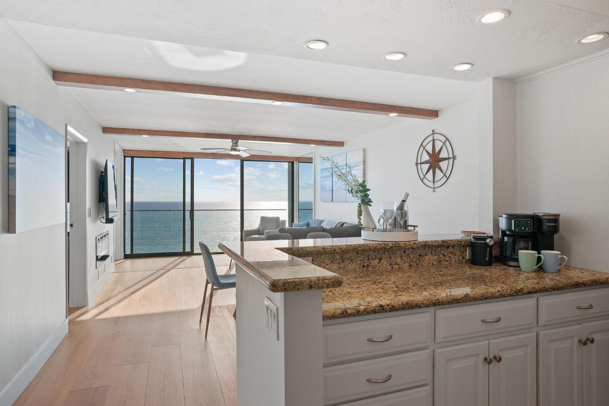 Holiday home Oceanfront Paradise With Sunset Balcony, Pool, Spa, Access And Parking *
