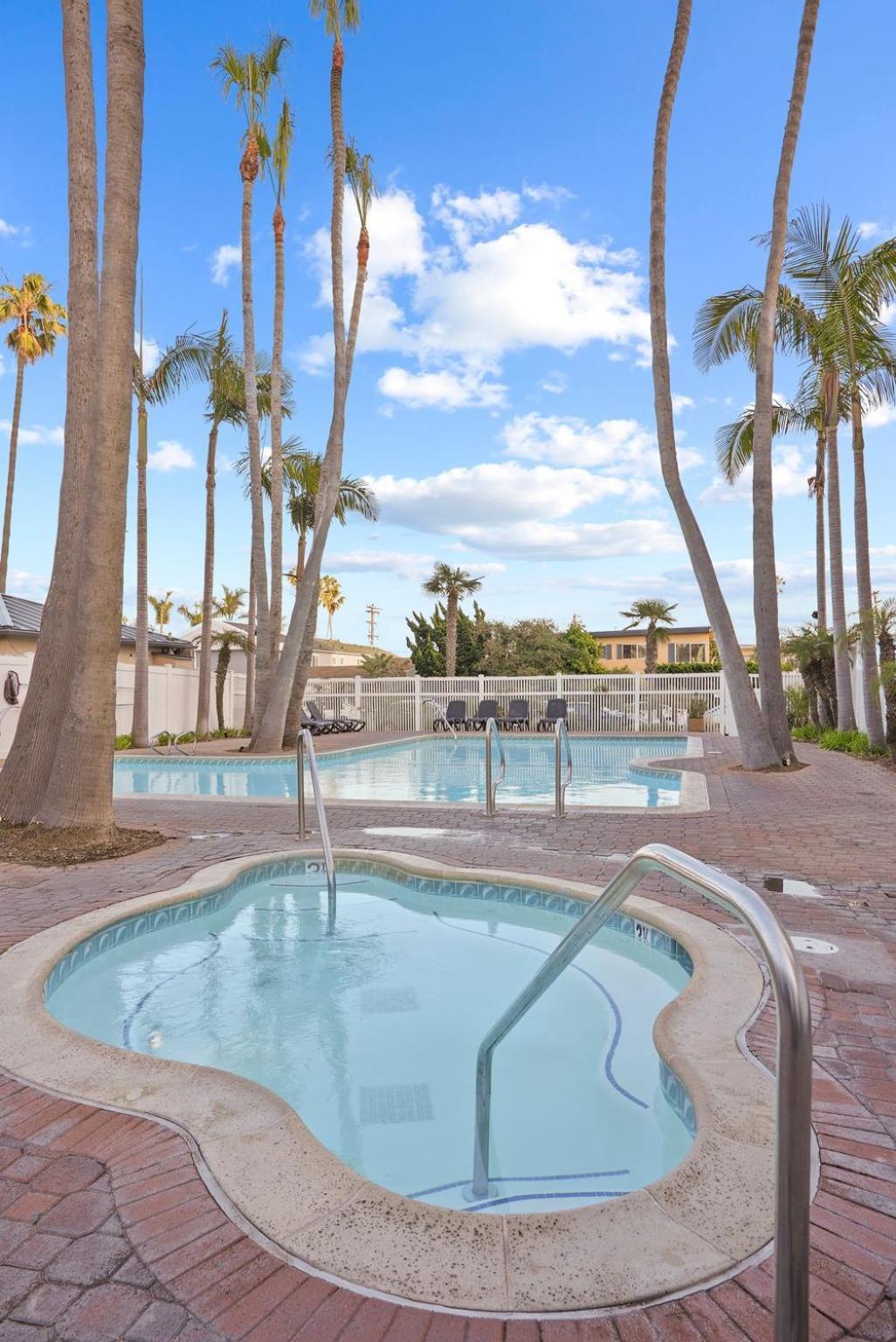 Oceanfront Paradise With Sunset Balcony, Pool, Spa, Access And Parking * San Diego