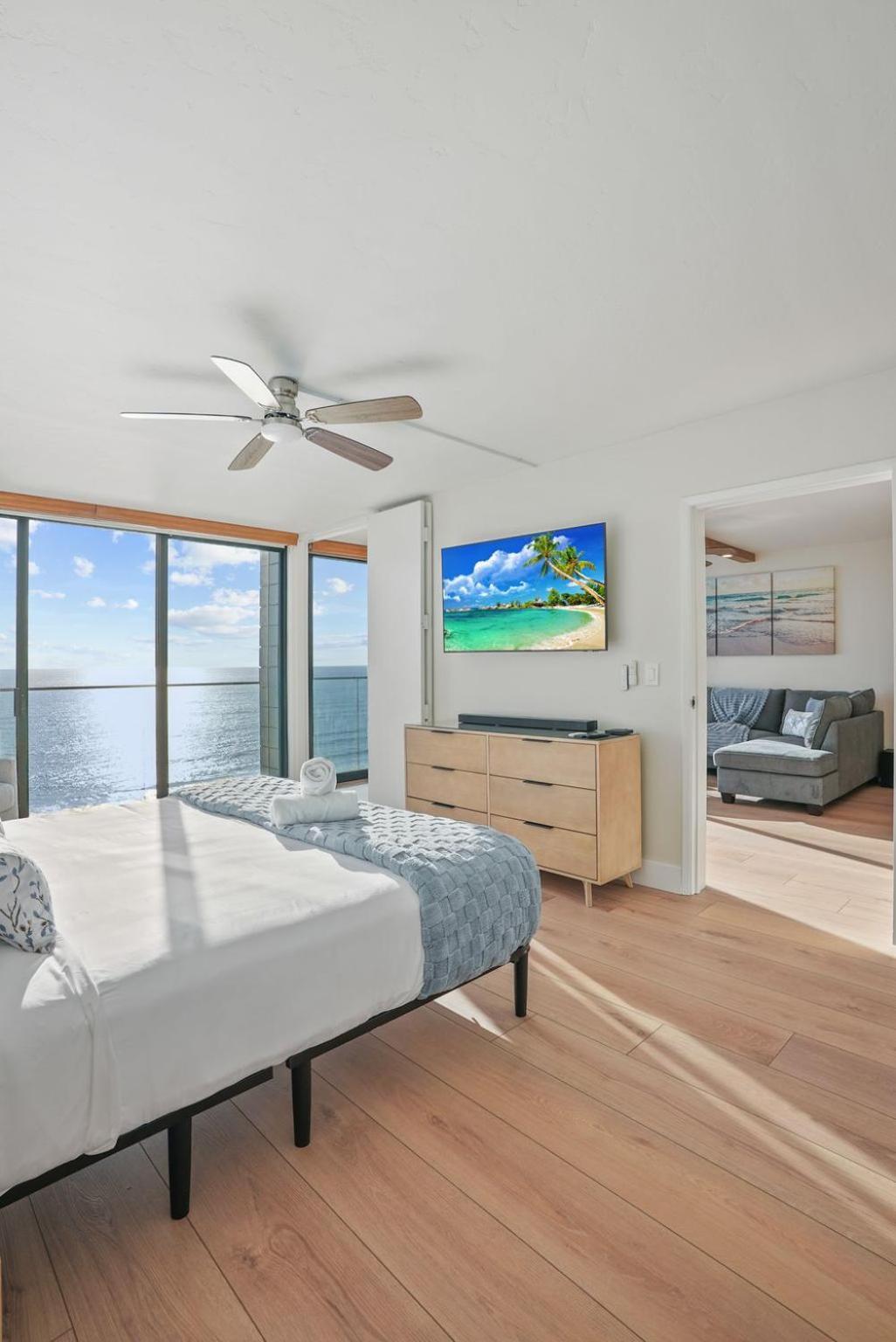 Oceanfront Paradise With Sunset Balcony, Pool, Spa, Access And Parking
